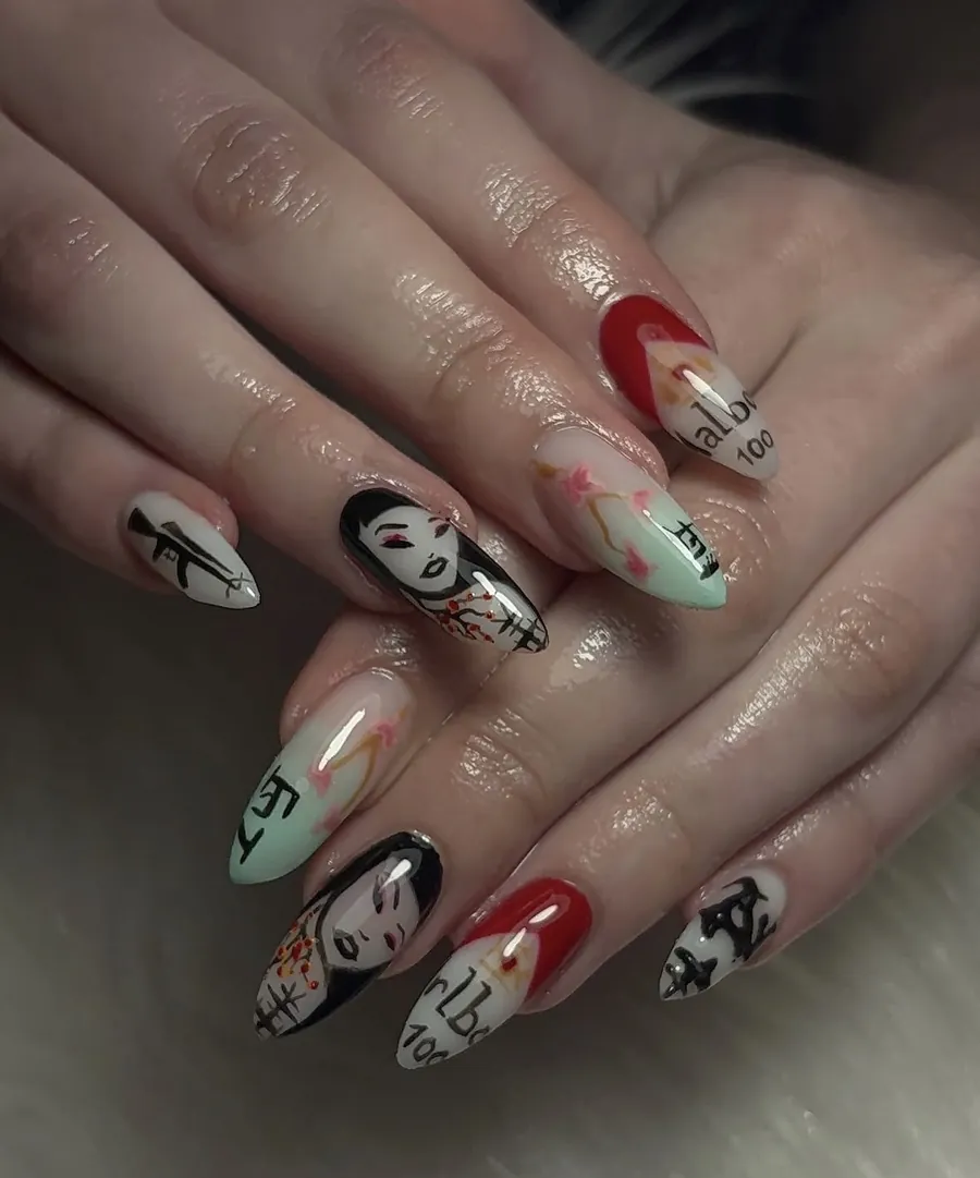 Her tırnakta farklı el çizimi desenler taşıyan renkli nail art